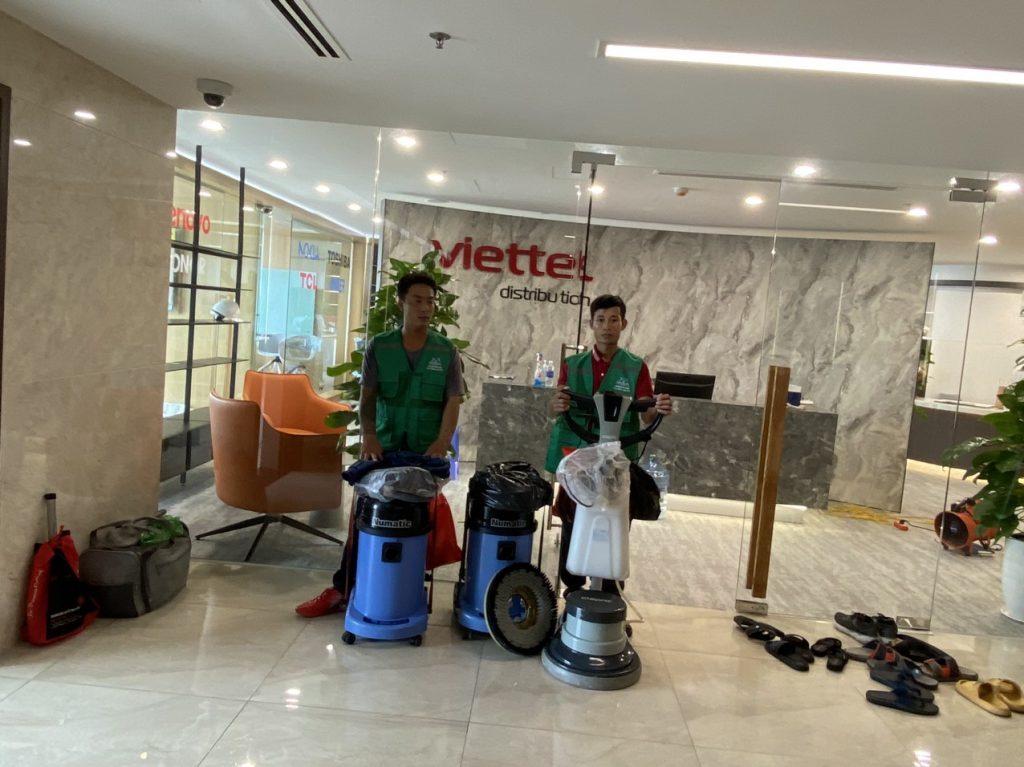 Vệ sinh thảm tại Tòa nhà Viettel Q10